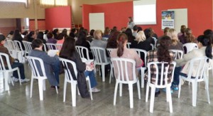 Programa Agrinho realiza palestra em Porto Amazonas