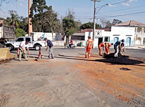 Prefeitura de Porto Amazonas inicia operação tapa buracos