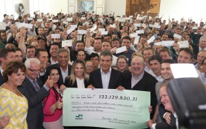 O governador Beto Richa repassou nesta terça-feira (30), mais uma cota extra do ICMS aos 399 municípios do Paraná