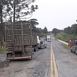 Acidente PR 151 caminhão de toras _3