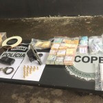Armas e dinheiro apreendidos  na operação do Cope