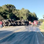 Acidente com dois caminhões na PR 151 na Serrinha em Palmeira_3_ foto WM_1