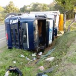 Caminhão que tombou em  Coxilhão do Meio na PR 151__8