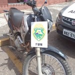 Apreensão de moto suspeita de entrega de maconha na Vila Palmeirinha_2