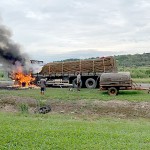 Caminhão carregado de batatas pega fogo na PR 151_1