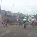 Grupo de Ciclistas Bora Pedalar levou o Papai Noel até as crianças carentes (8)