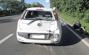 Fiat Punto foi atingido na traseira por moto na BR 277 em Queimadas em Palmeira