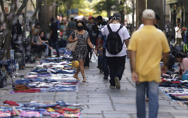 vendedores_ambulantes_comercio_de_rua_centro_do_rio_de_janeiro_brasil_0109200970