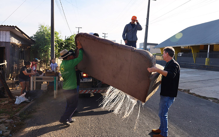 Ação Saude e Ambiente contra dengue Vila Rosa - PM
