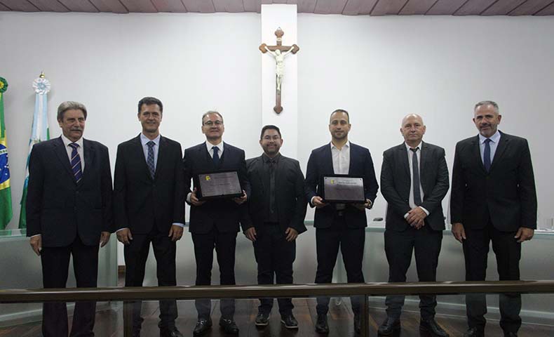 Câmara Municipal de Palmeira entrega Títulos de Cidadania em Sessão Solene - Divulgação