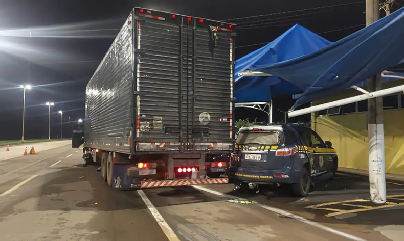 pf_vai_investigar_motorista_que_jogou_caminhao_contra_posto_da_prf