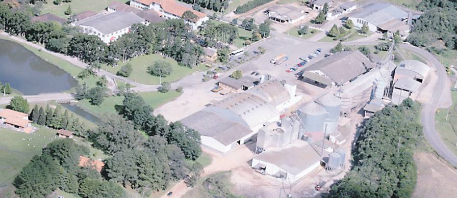 Colônia Witmarsum_vista aérea da cooperativa e sede da colônia-2_divulgação-reprodução (2)
