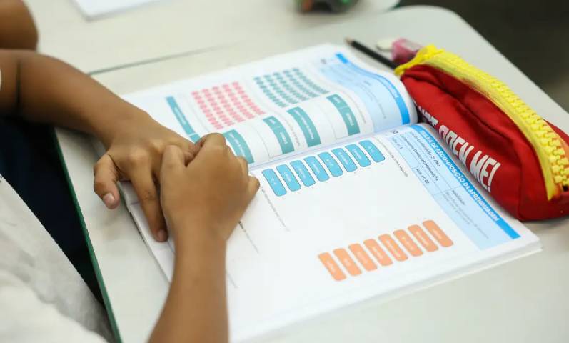 Livro escola Tomaz Silva_Agência Brasil