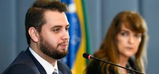 Felipe martins  Arthur Max_MRE