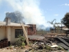 Casa pega fogo na Vila Rosa